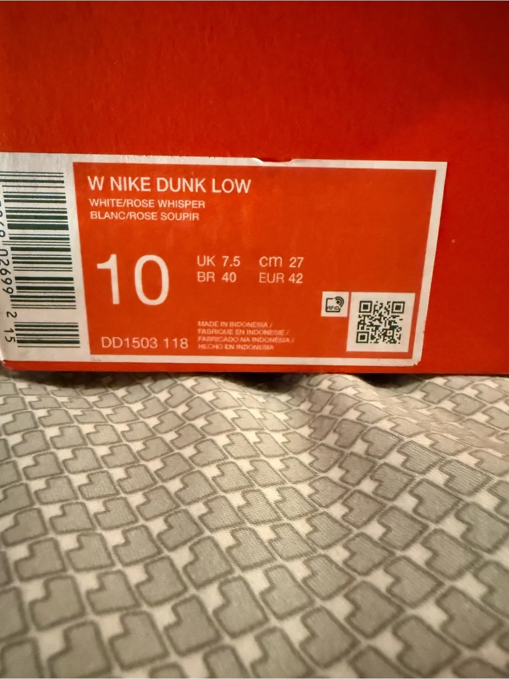 Nike Dunk low in color Rose Whisper